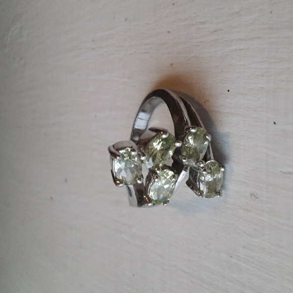 Green peridot ring size 6 in sterling silver - Picture 5 of 5